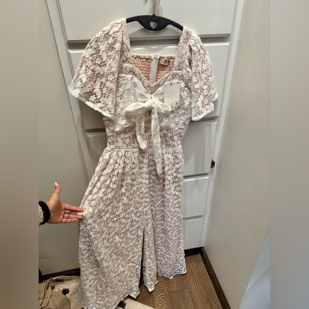 Ivy city co Lindsey lace and nude jumpsuit XS 🤍